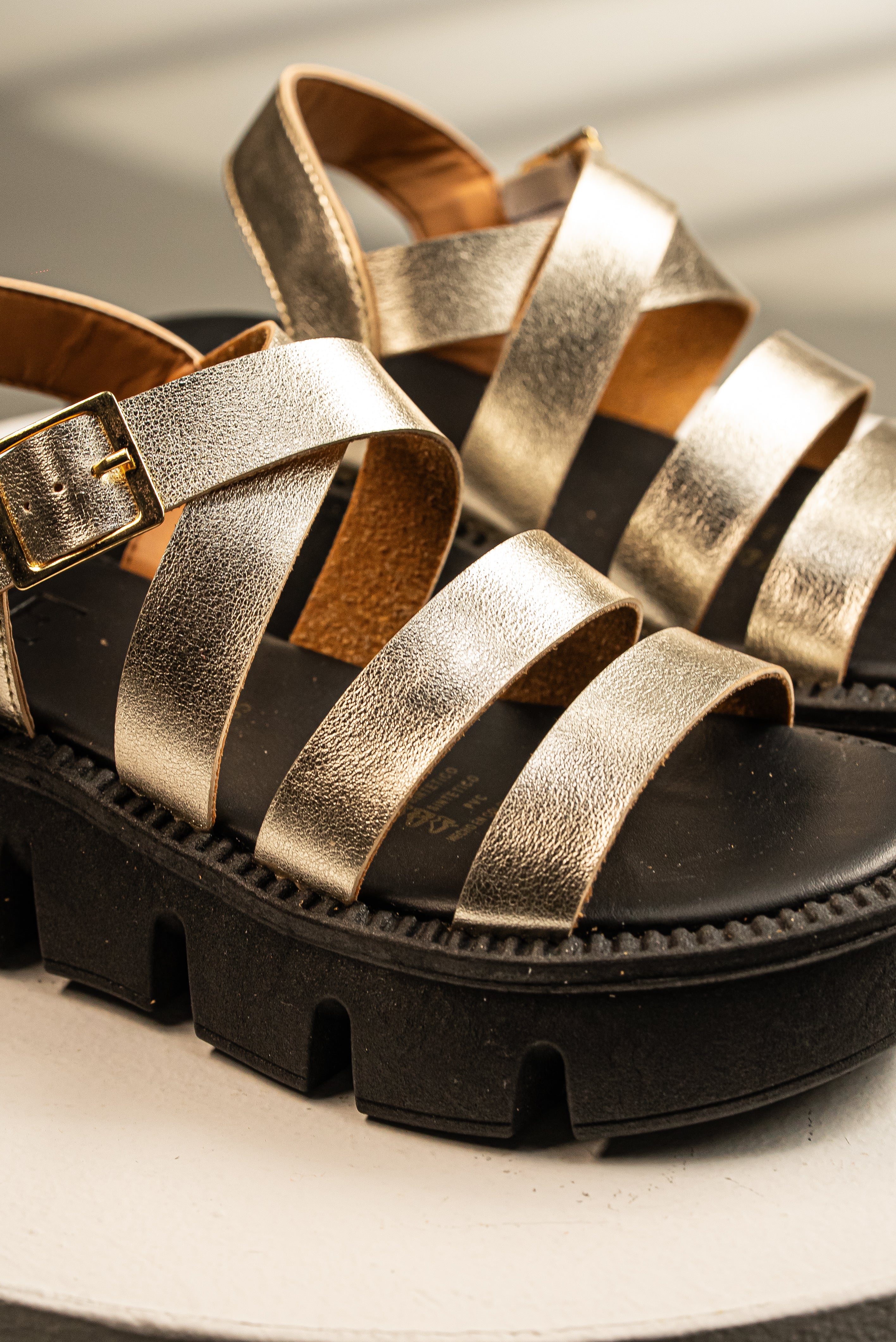 Sandalia Gladiador Chunky Oro