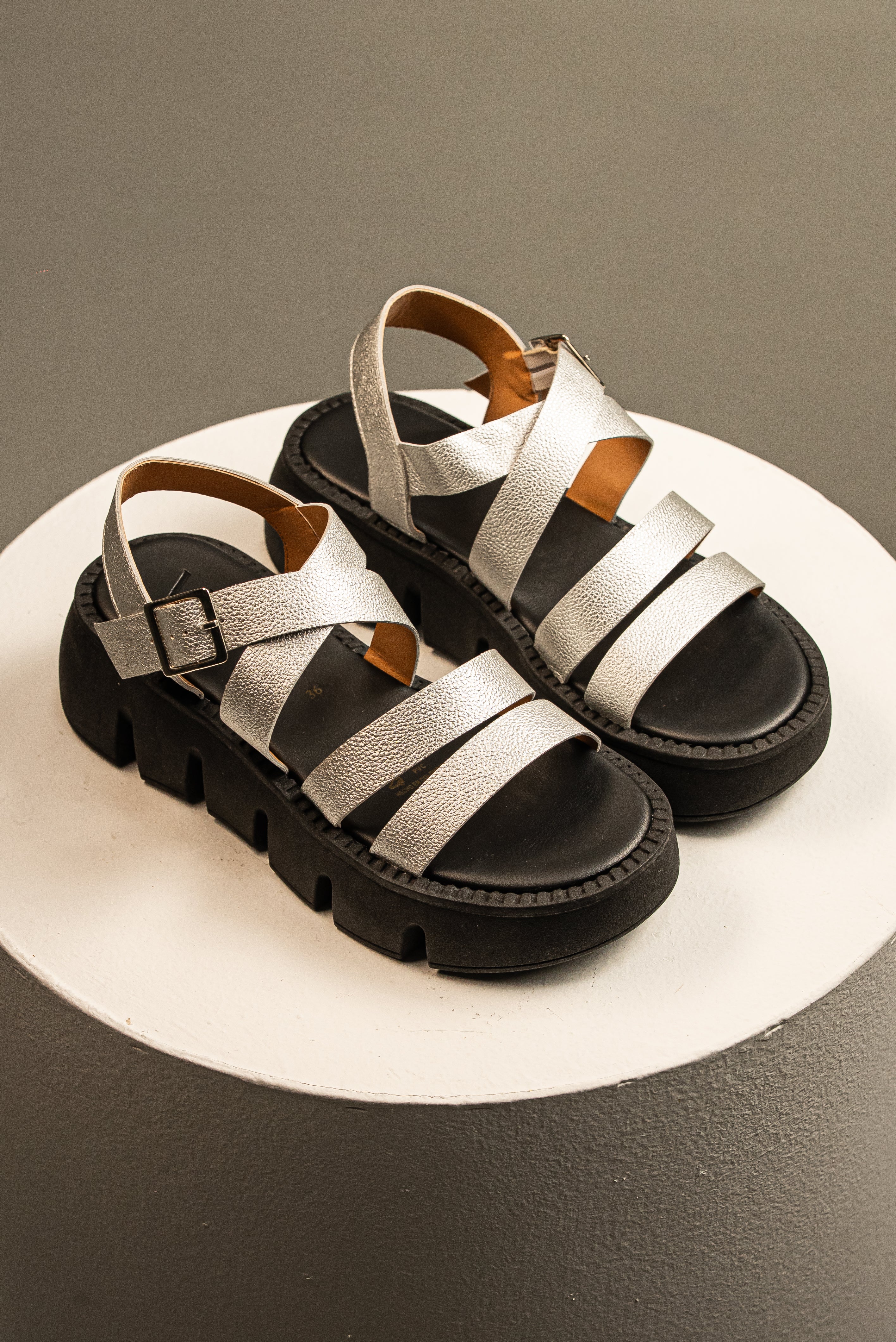 Sandalia Lunar Track Plata