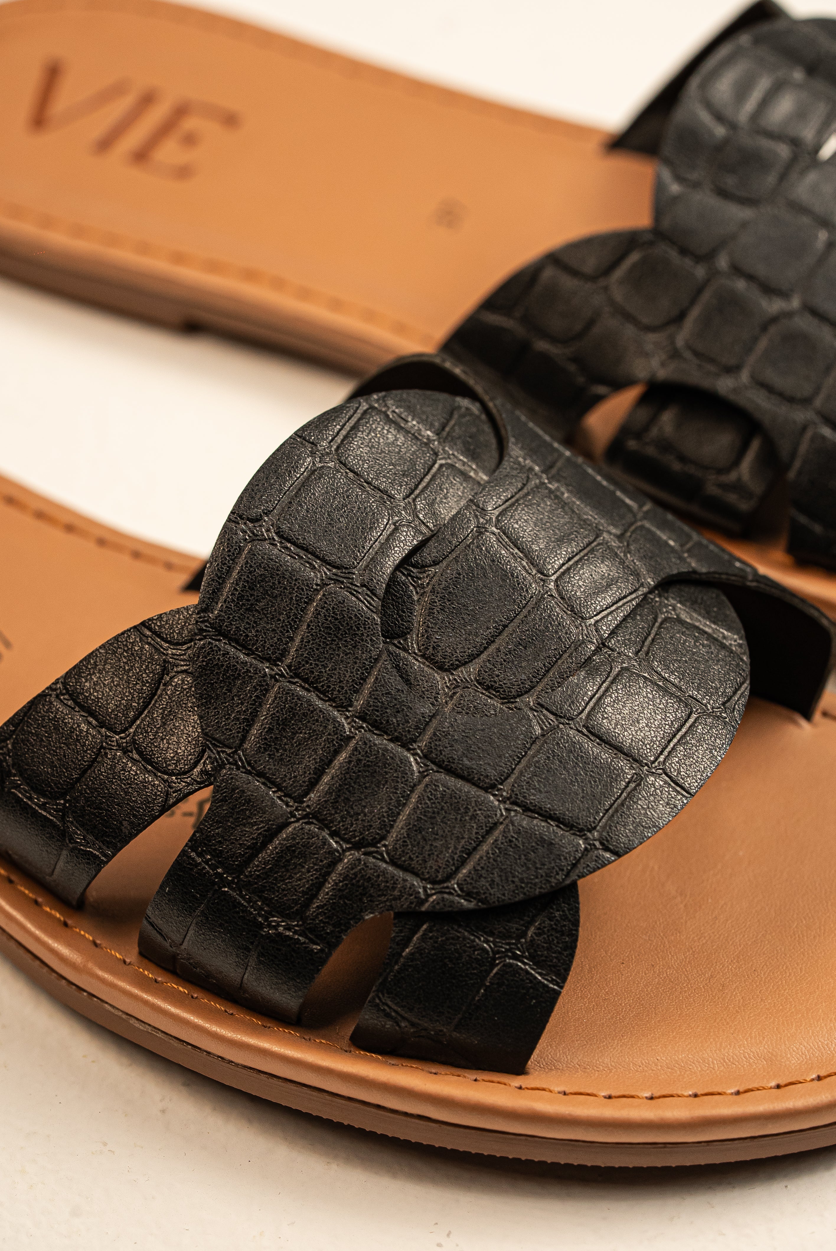 Sandalia Ícono Negro Croco