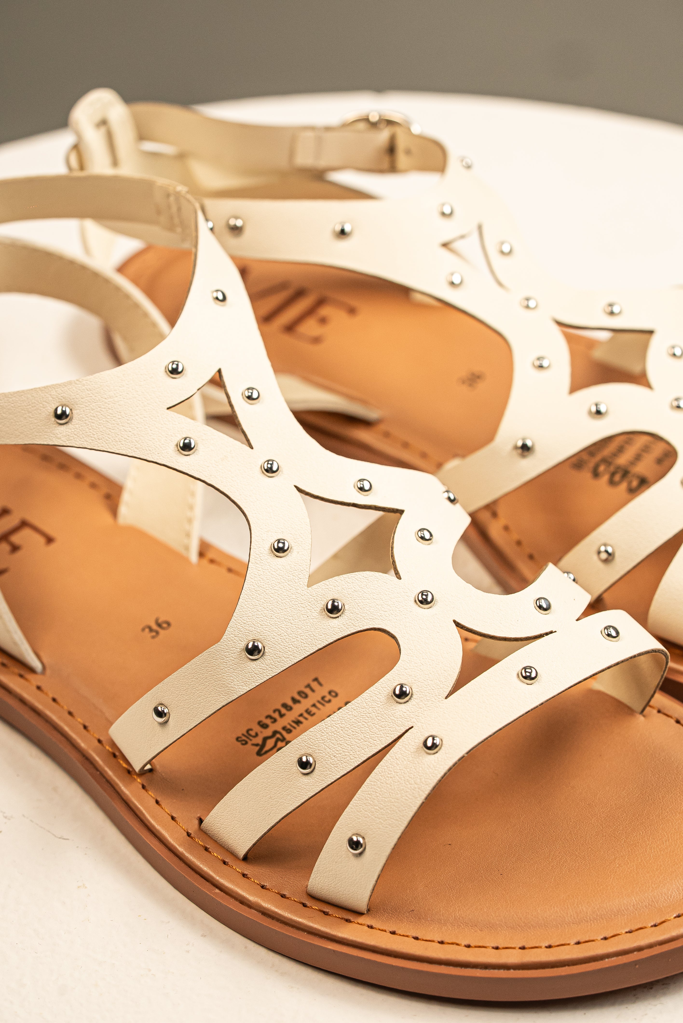 Sandalia Gladiadora con Studs