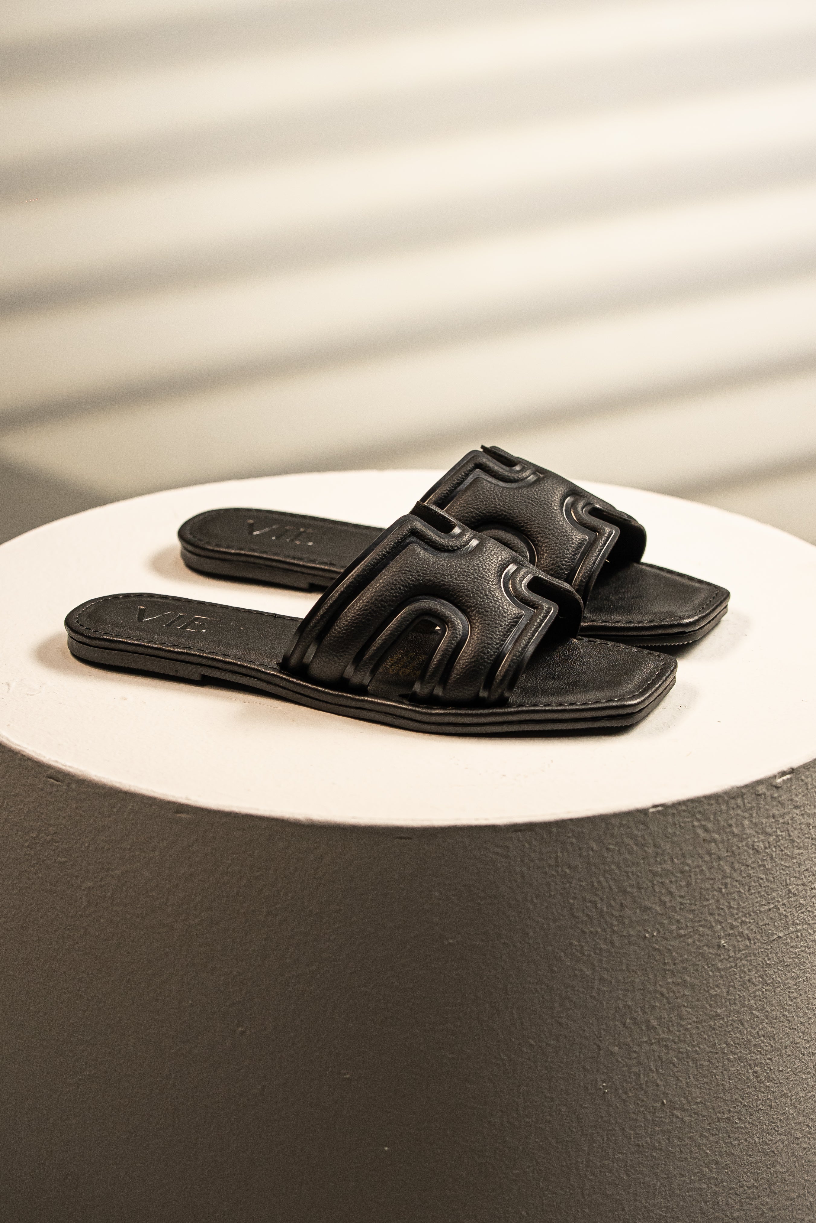 Sandalia Ícono Negro