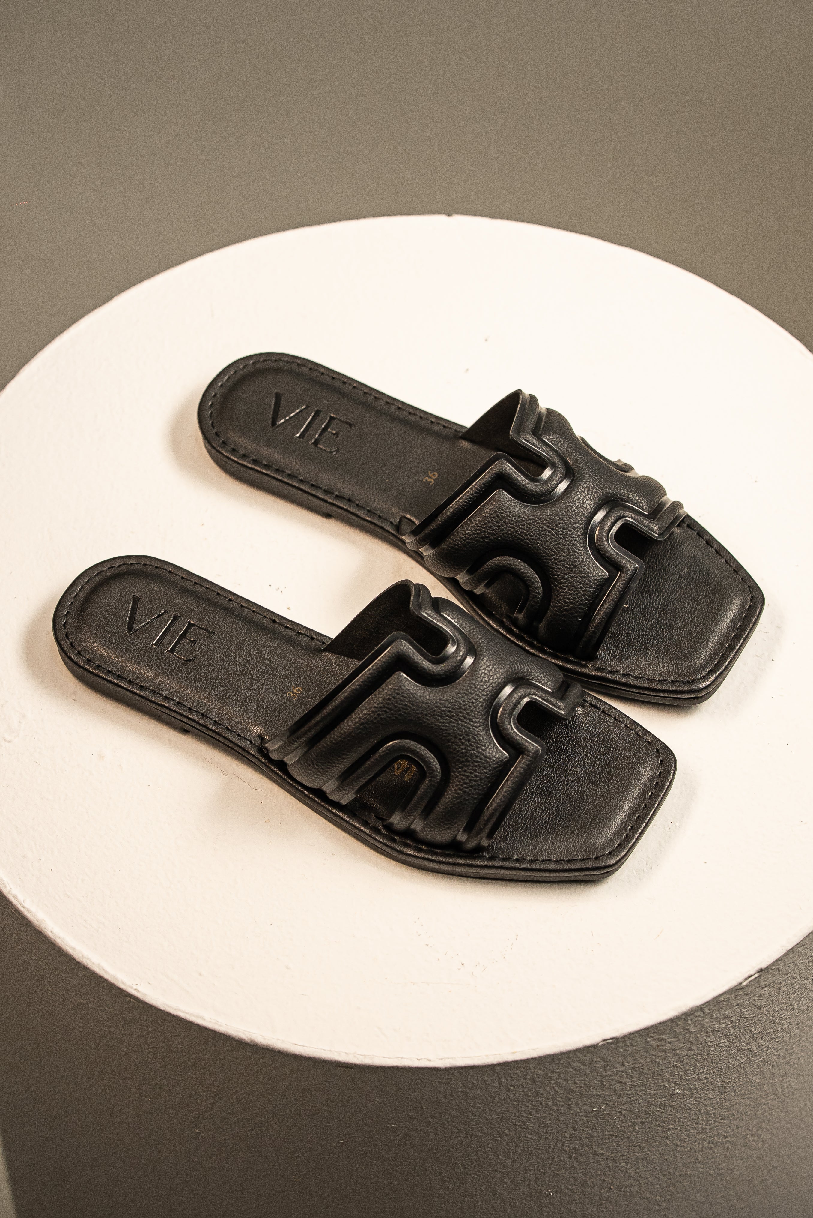 Sandalia Ícono Negro