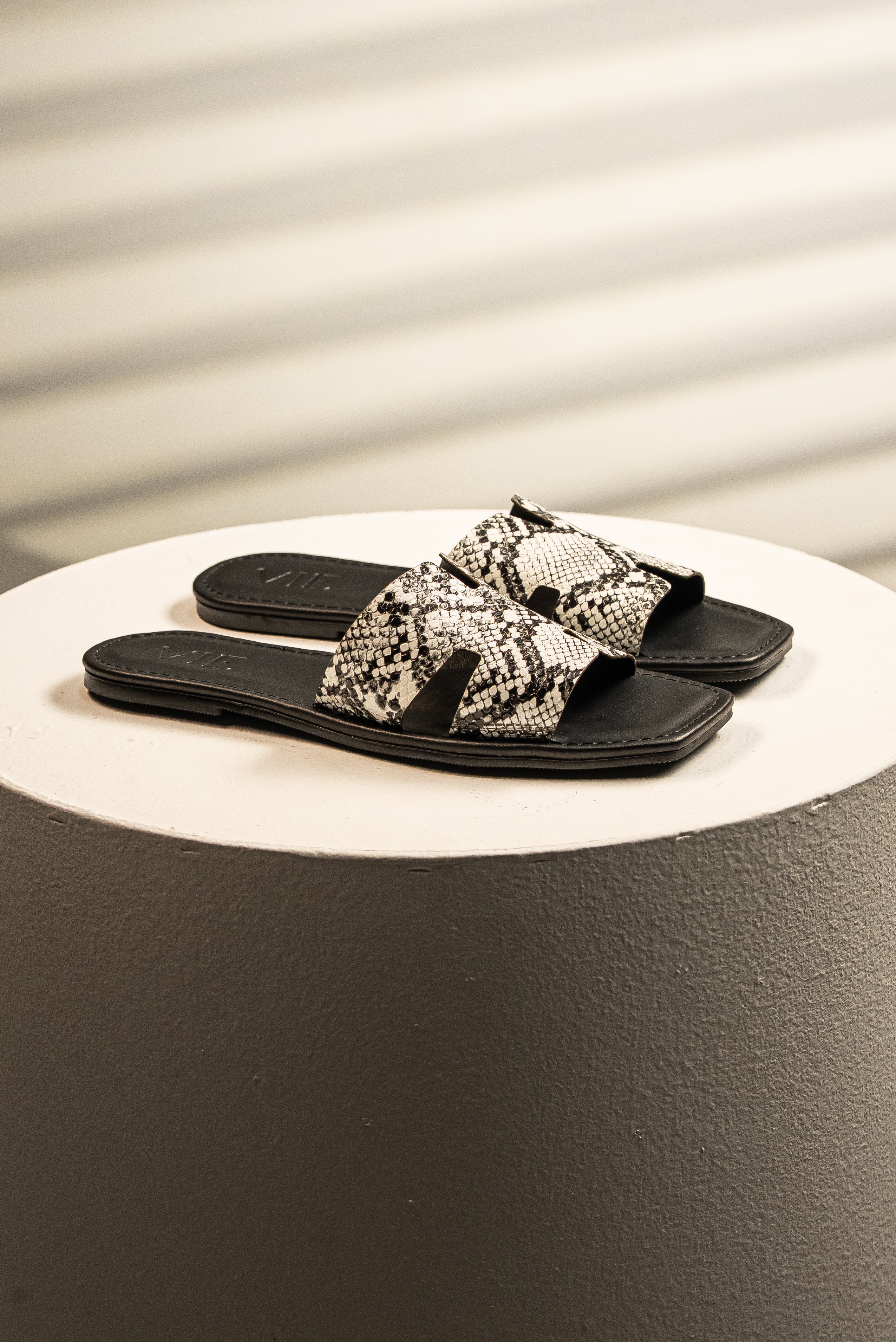Sandalia Slide Cuadrado Pitón B&W