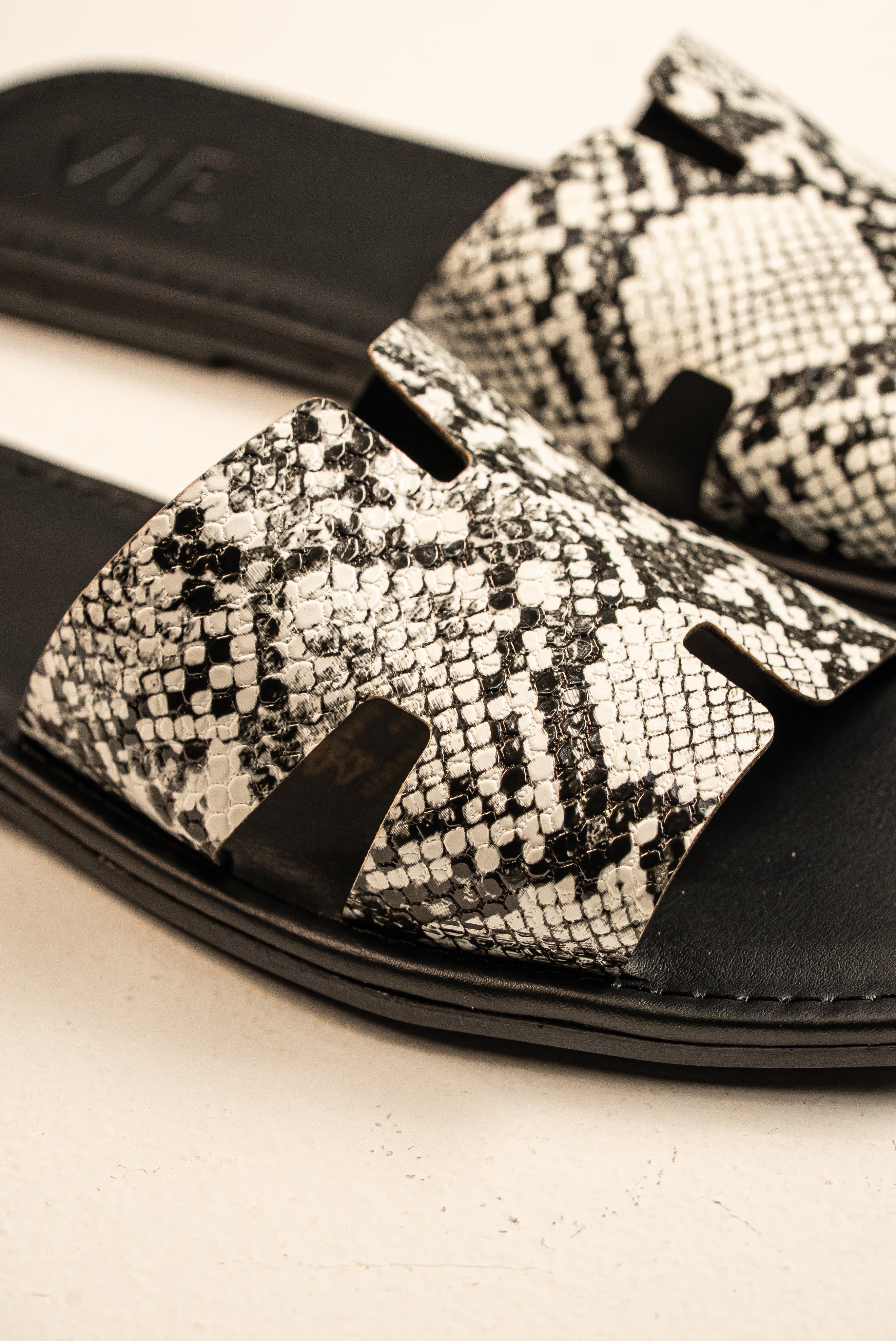 Sandalia Slide Cuadrado Pitón B&W
