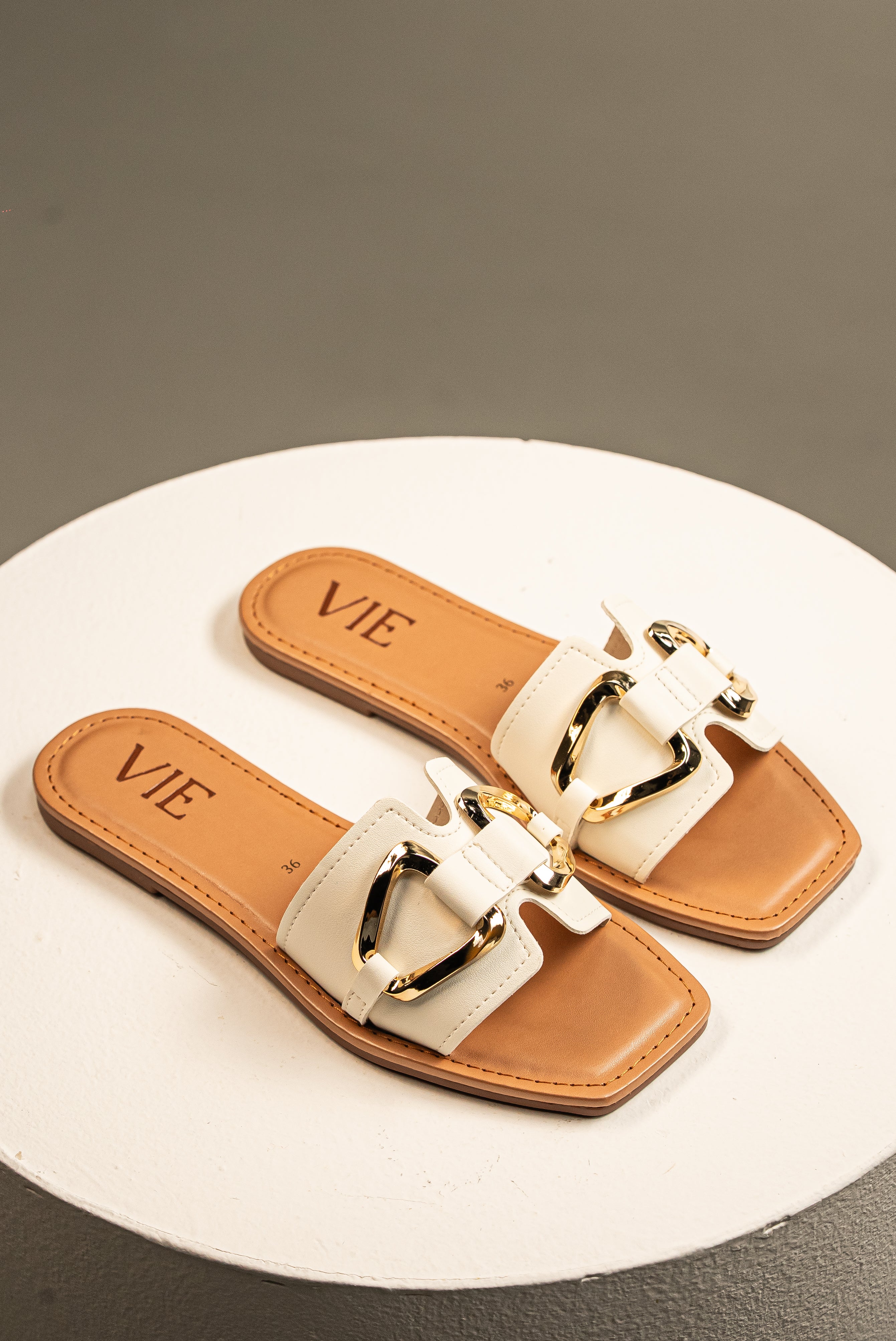 Sandalia Plana Buckle Cream