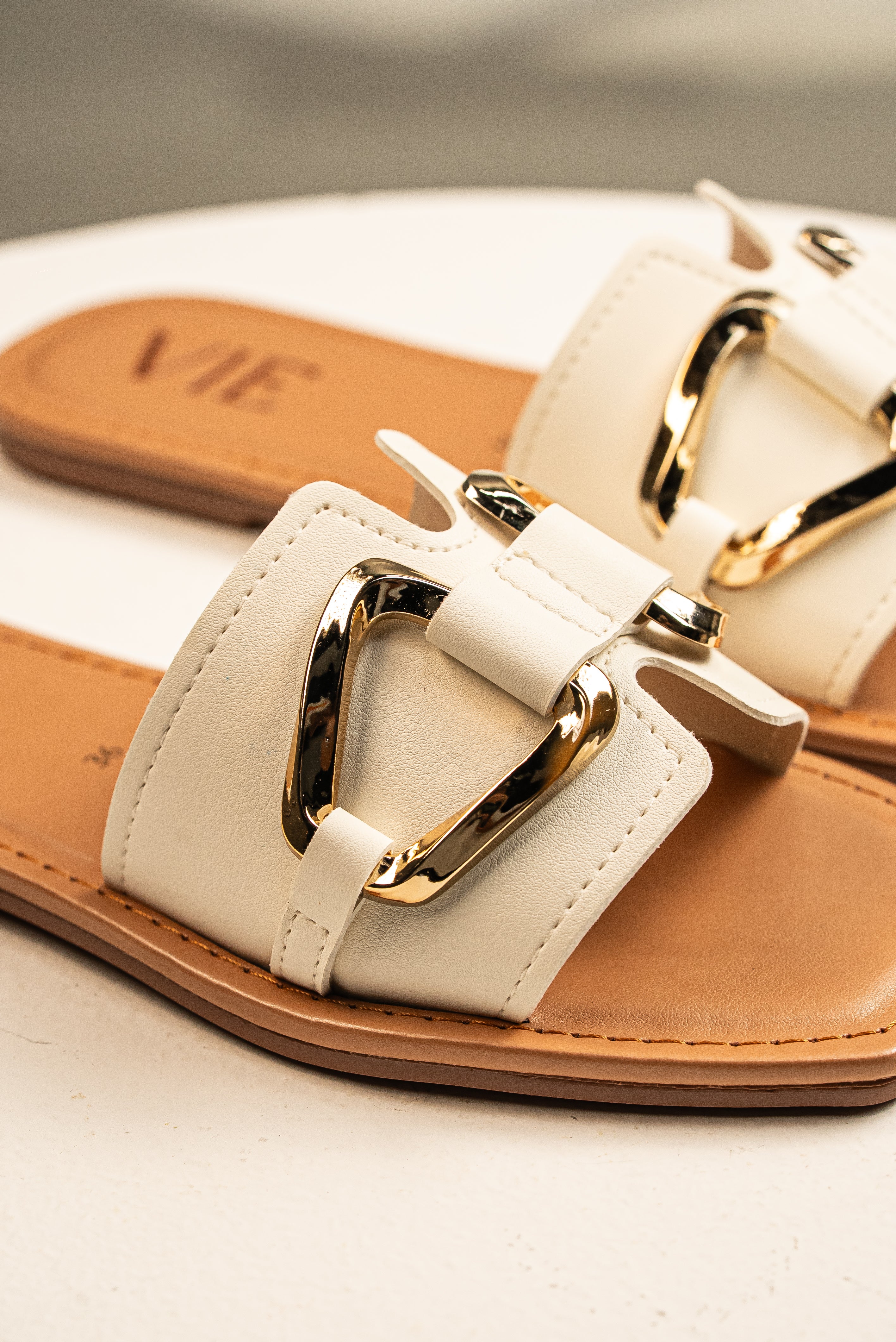 Sandalia Plana Buckle Cream