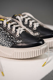 Zapatillas Urbanas en Cuero Negro