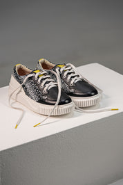 Zapatillas Urbanas en Cuero Negro