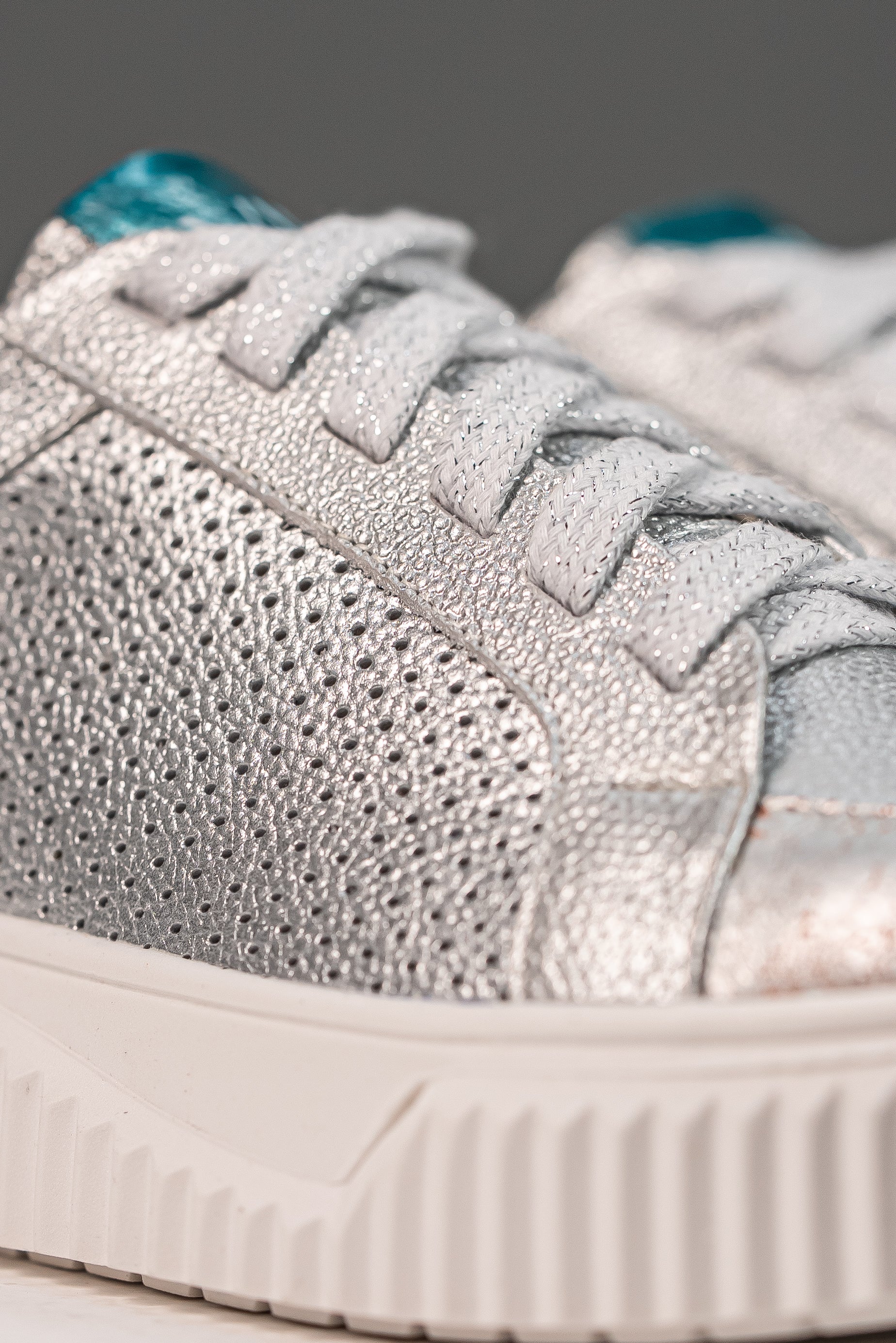 Tenis Plata Glam Metálico