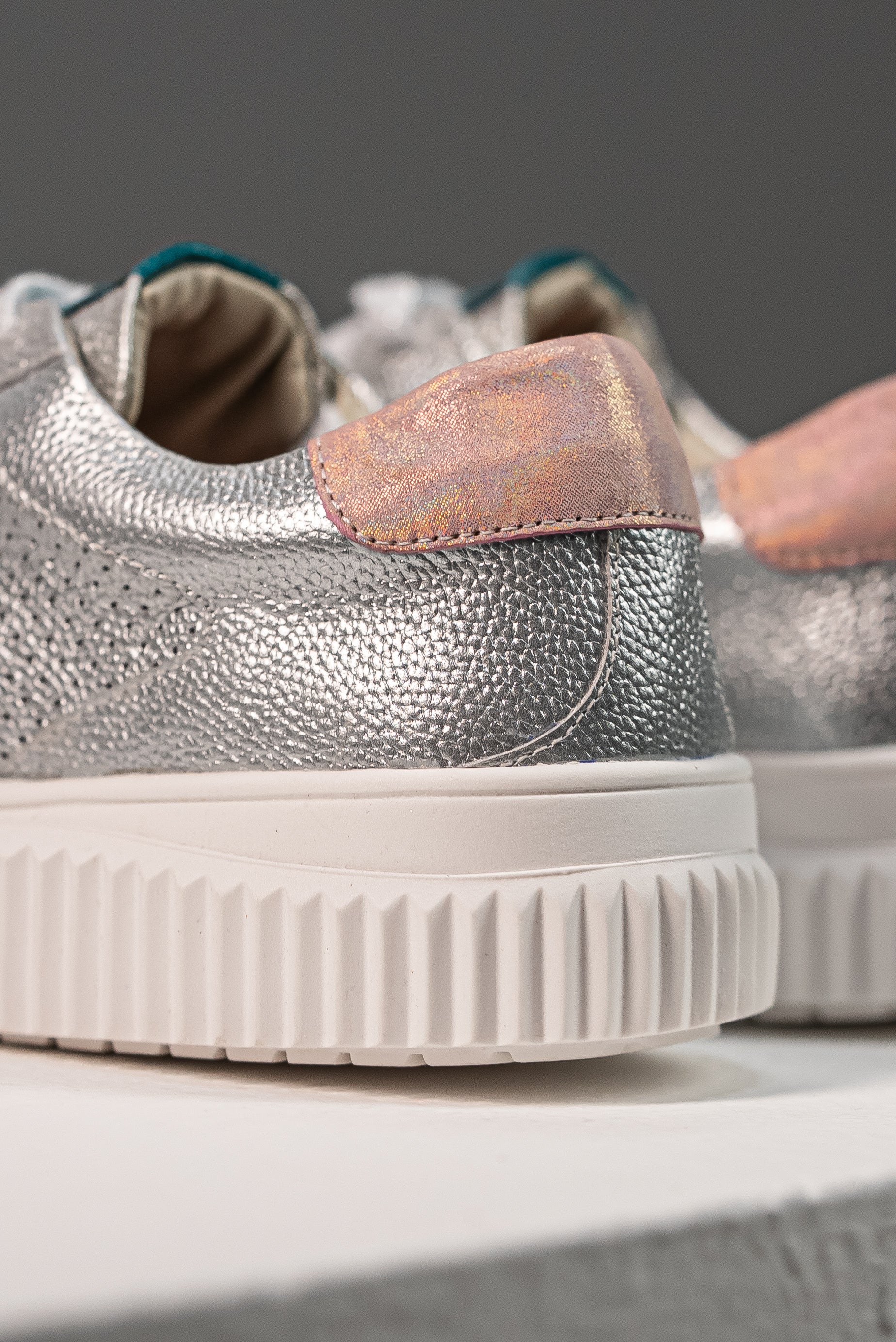 Tenis Plata Glam Metálico