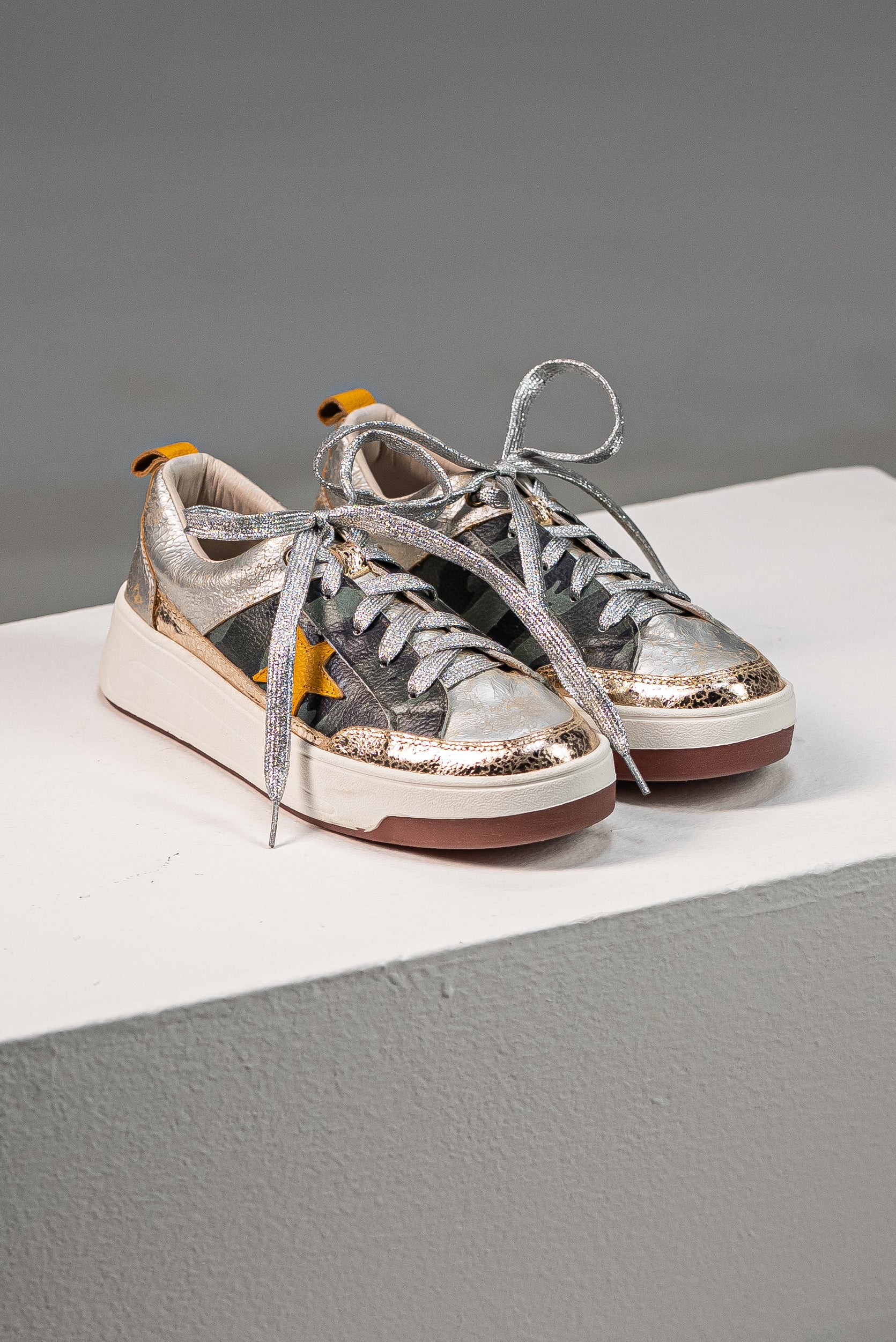 Tenis Plata y Militar