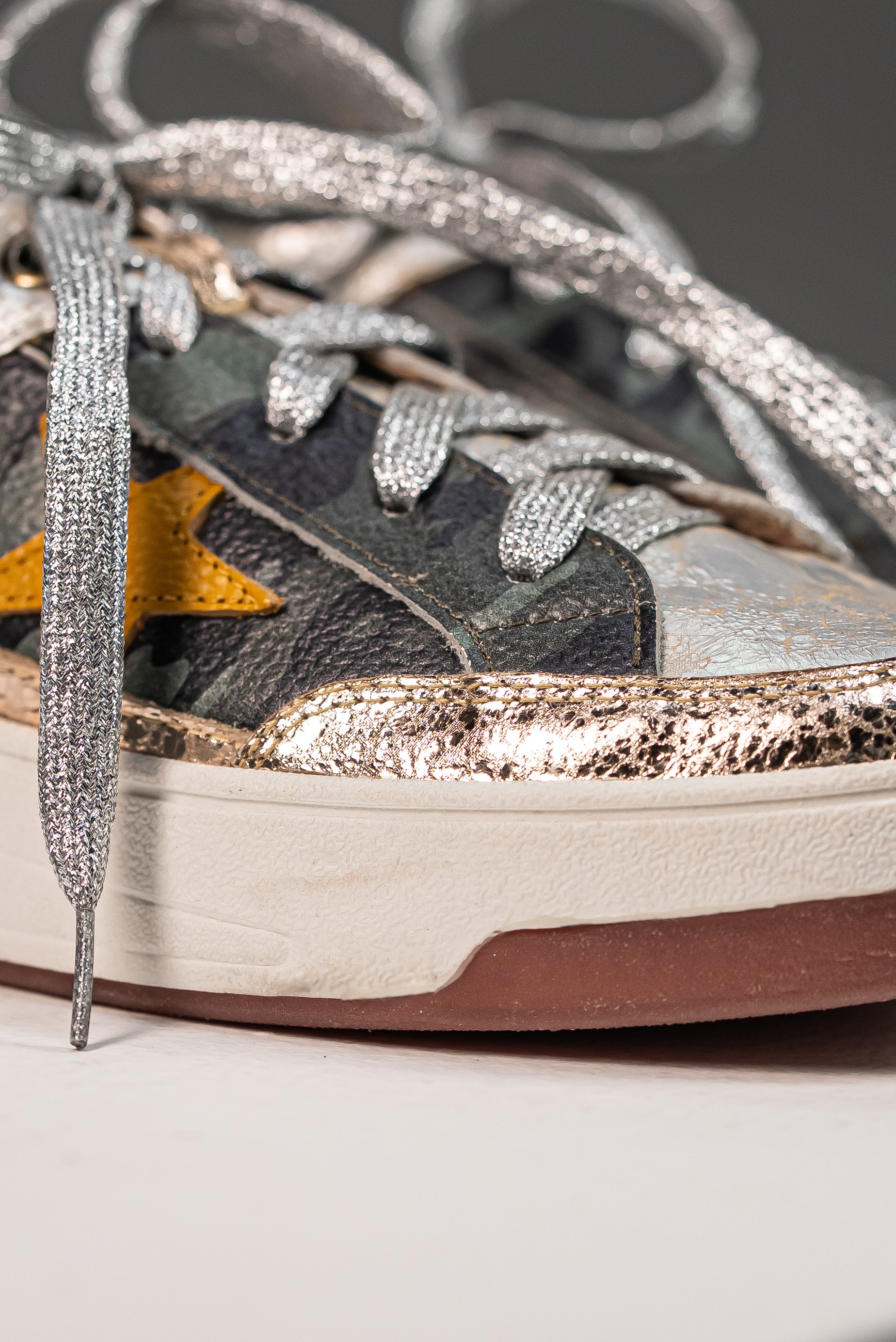 Tenis Plata y Militar