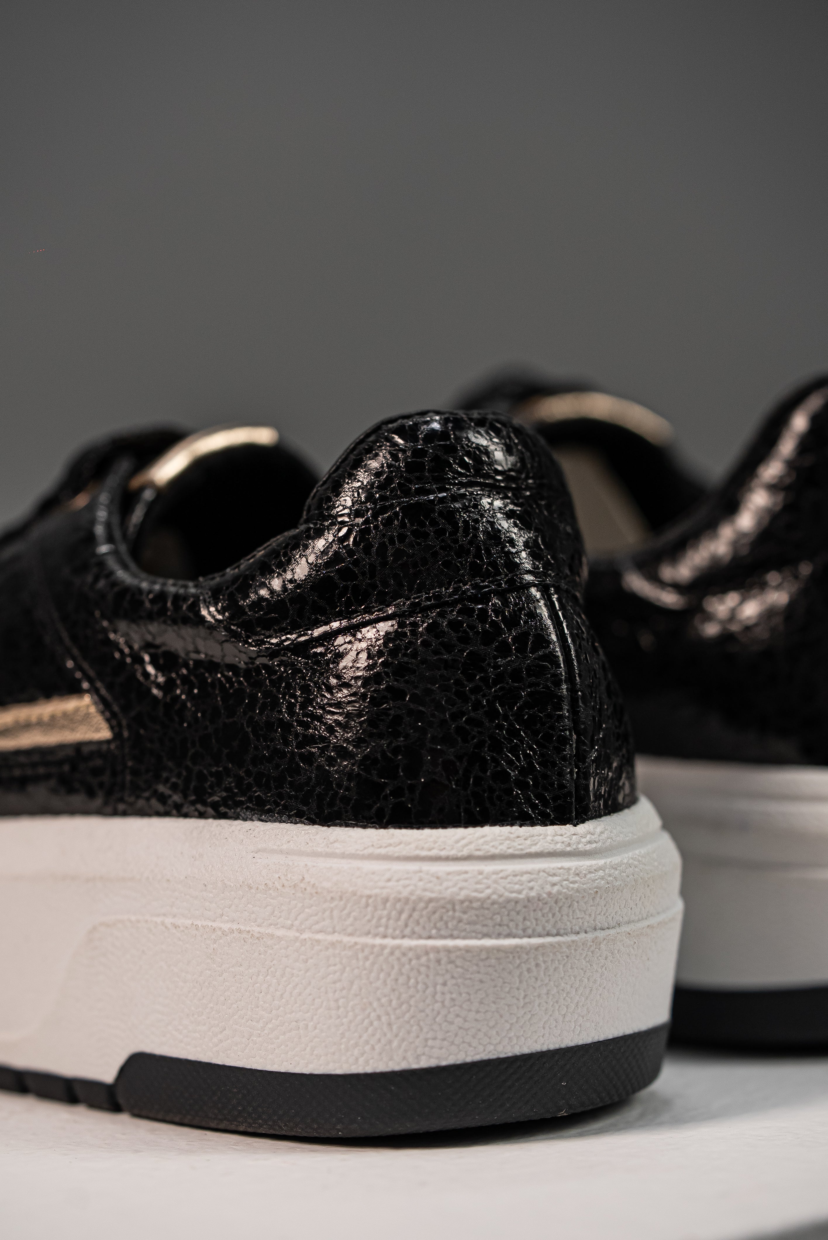 Tenis Plataforma Noir Brillo