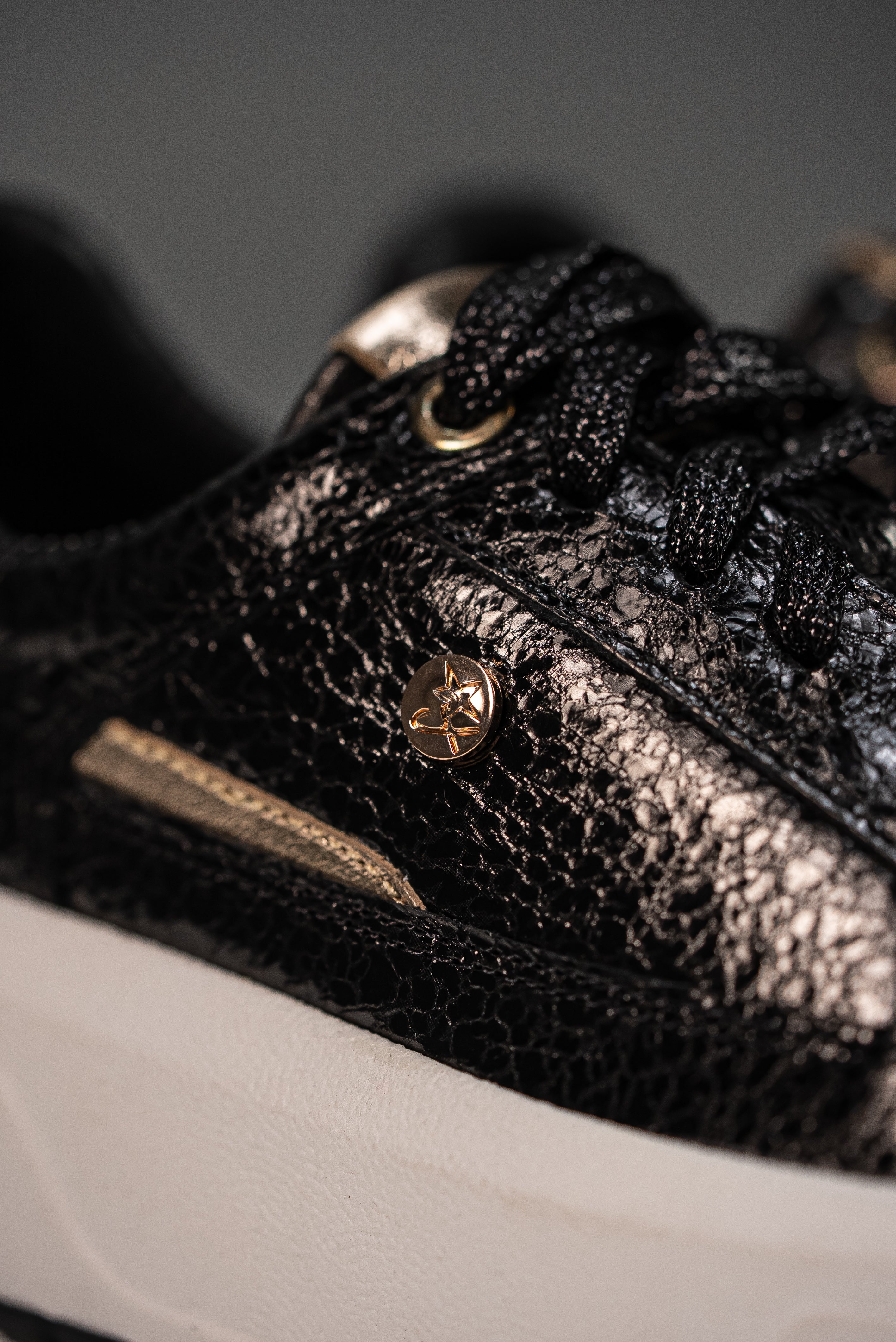 Tenis Plataforma Noir Brillo