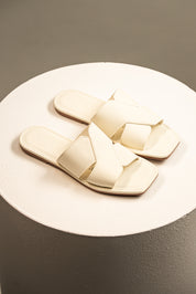 Sandalia Crema Cruzada