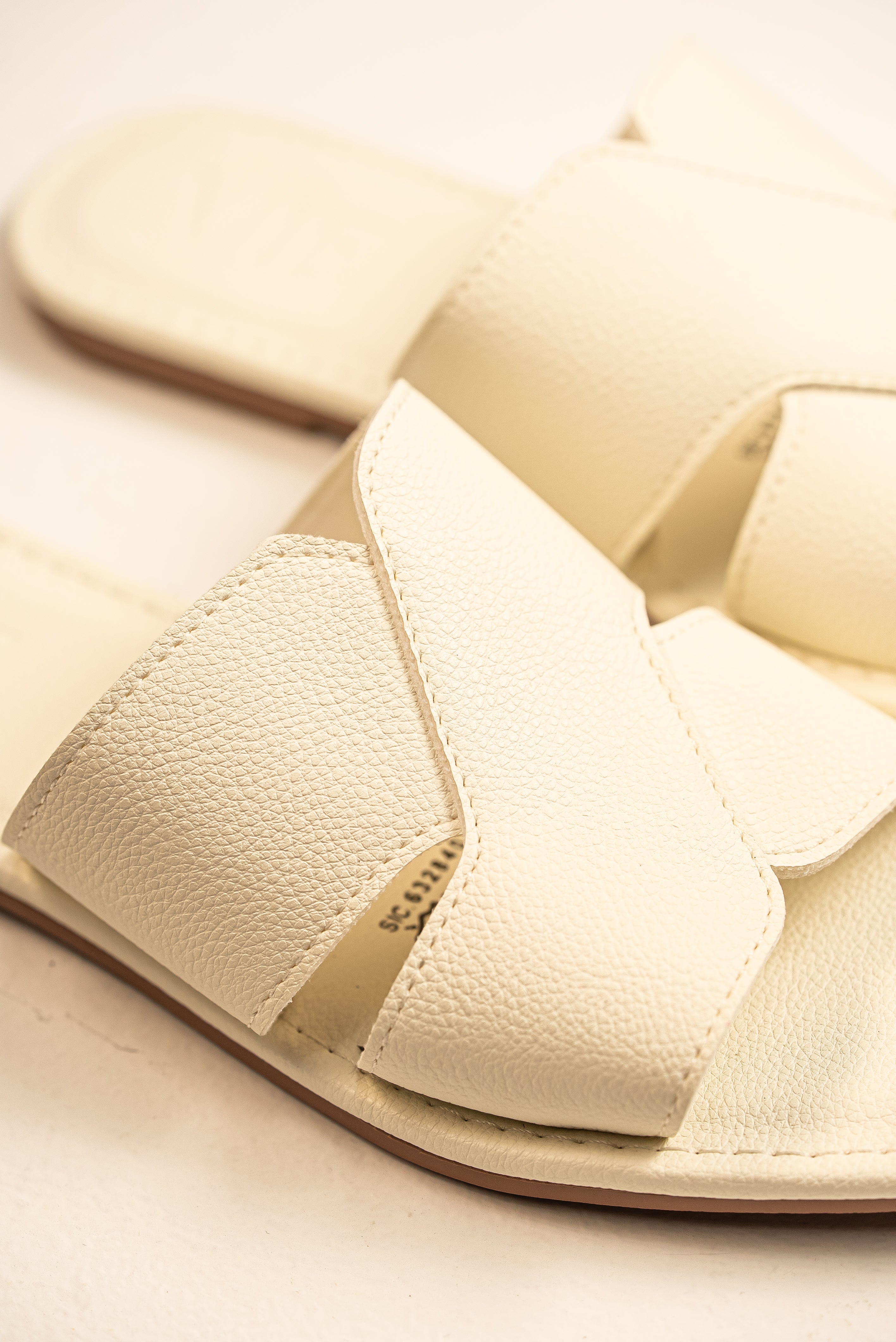 Sandalia Crema Cruzada