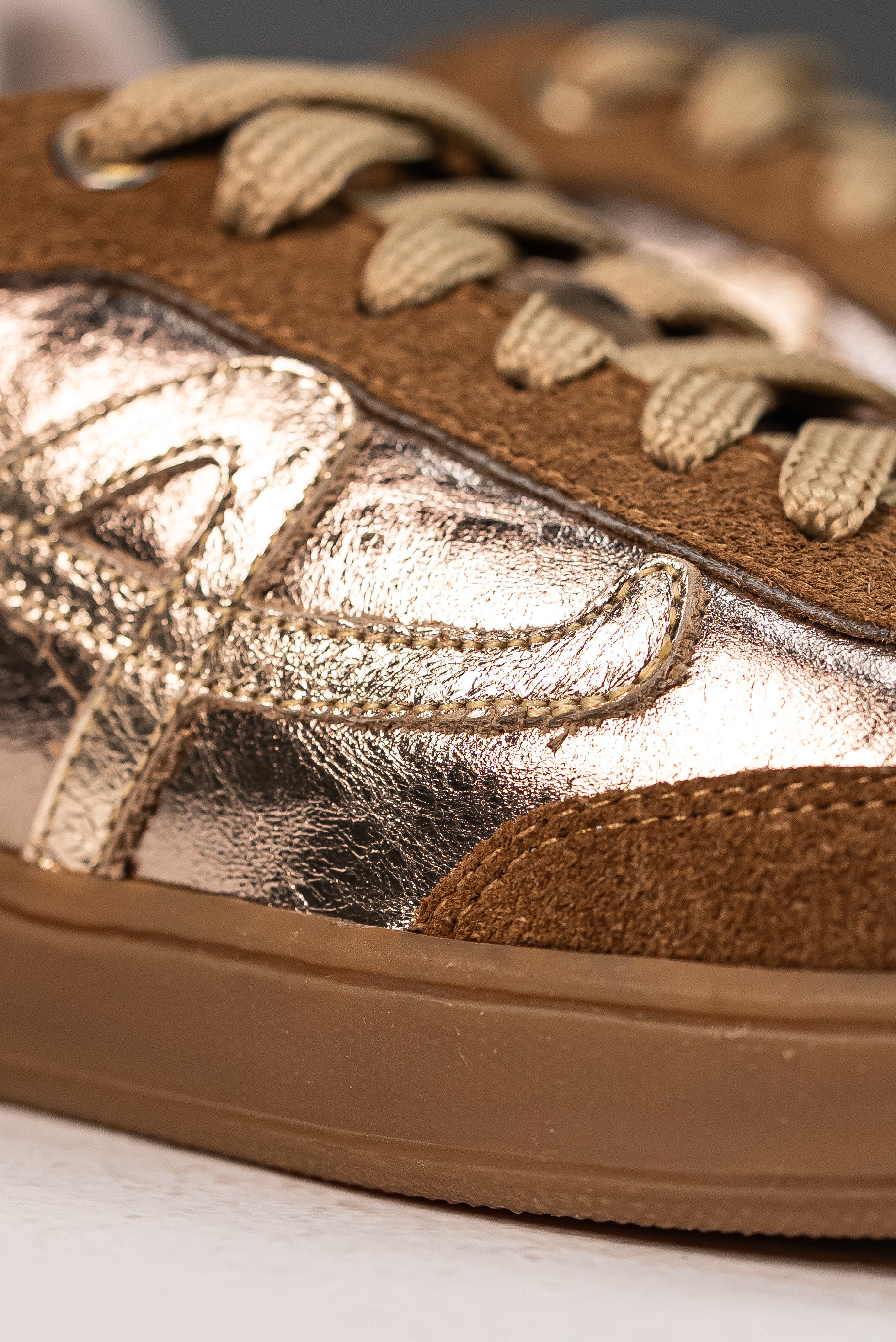 Sneakers Metalizados Bronce
