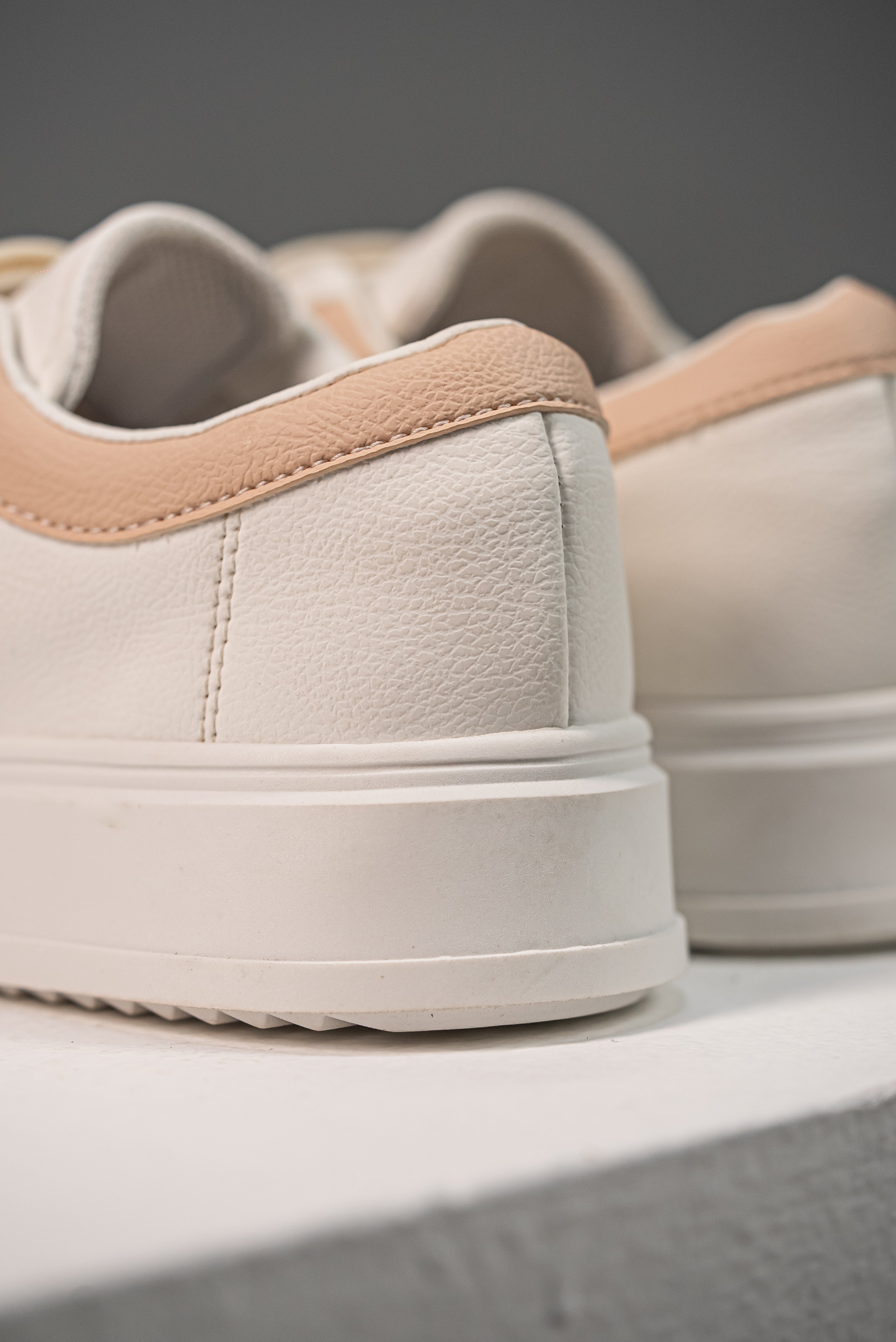 Sneakers Minimal Nude